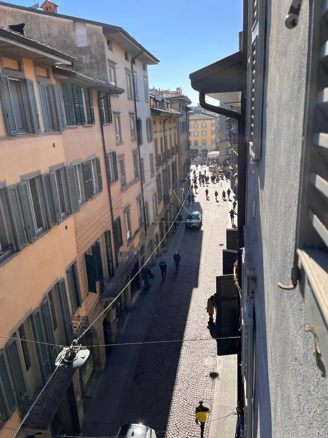 Sandro'S Home 2 Bergamo 0*,